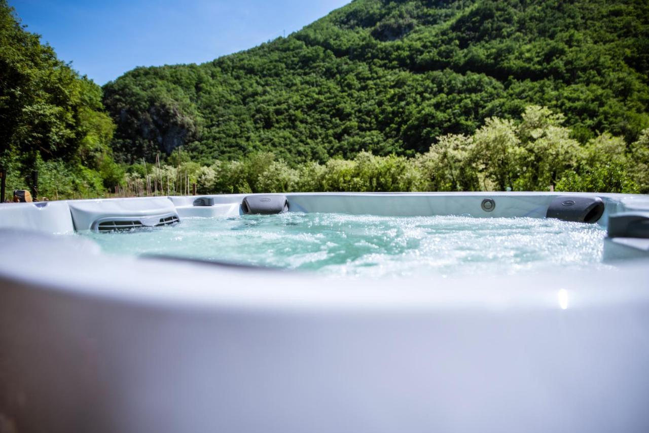 Agriturismo Le Due Querce チェッレート・ディ・スポレート エクステリア 写真