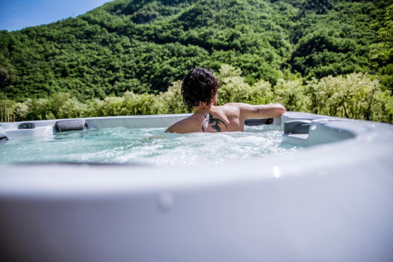 Agriturismo Le Due Querce チェッレート・ディ・スポレート エクステリア 写真